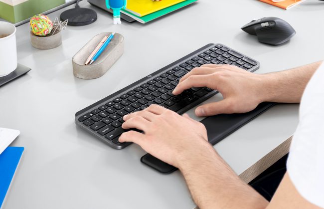  &copy; Logitech